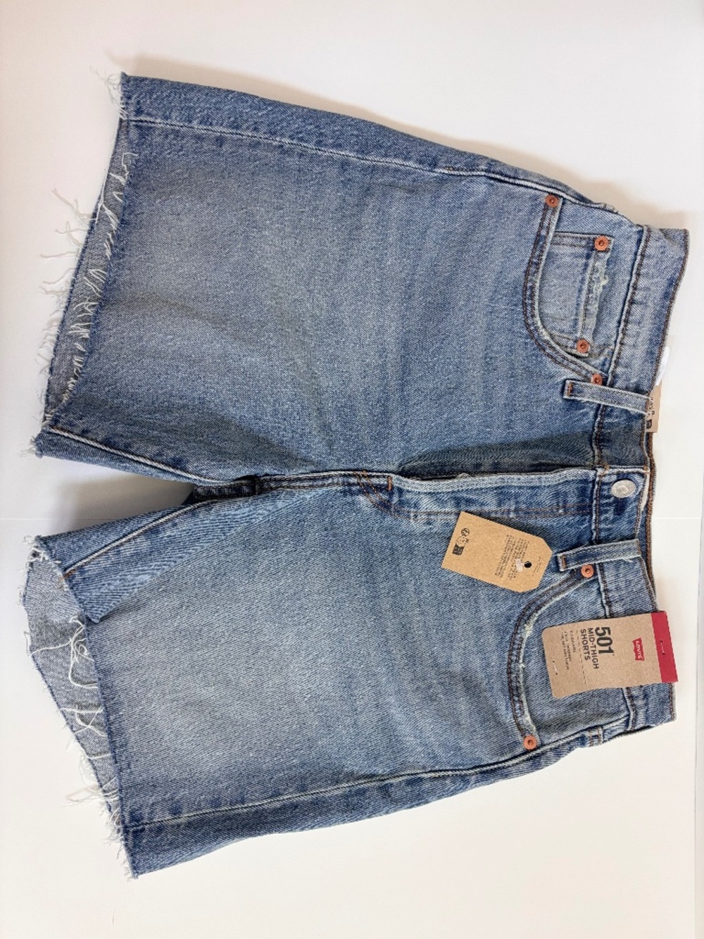 Levi’s 501 Mid Thigh Shorts Women’s NWT Light Wash Button Fly Denim Size 28